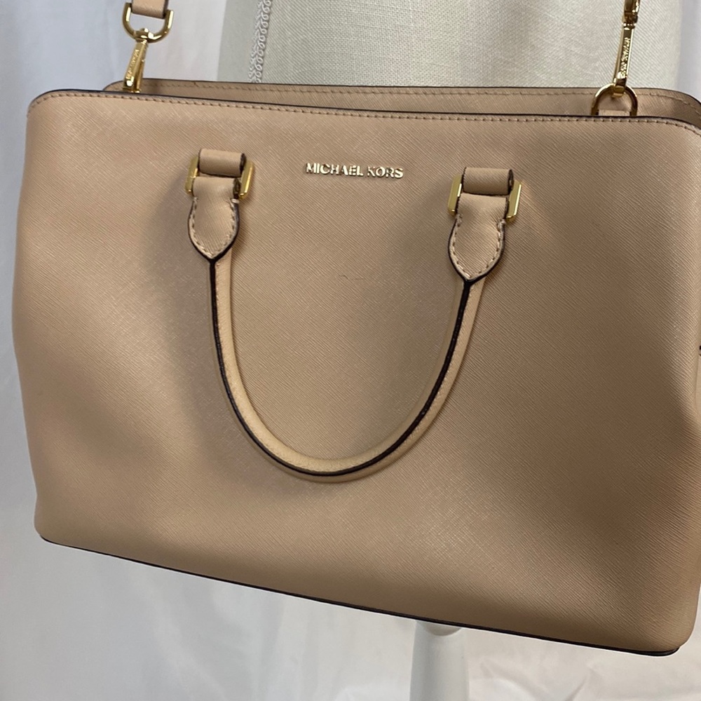Beautiful beige Micheal Kors purse